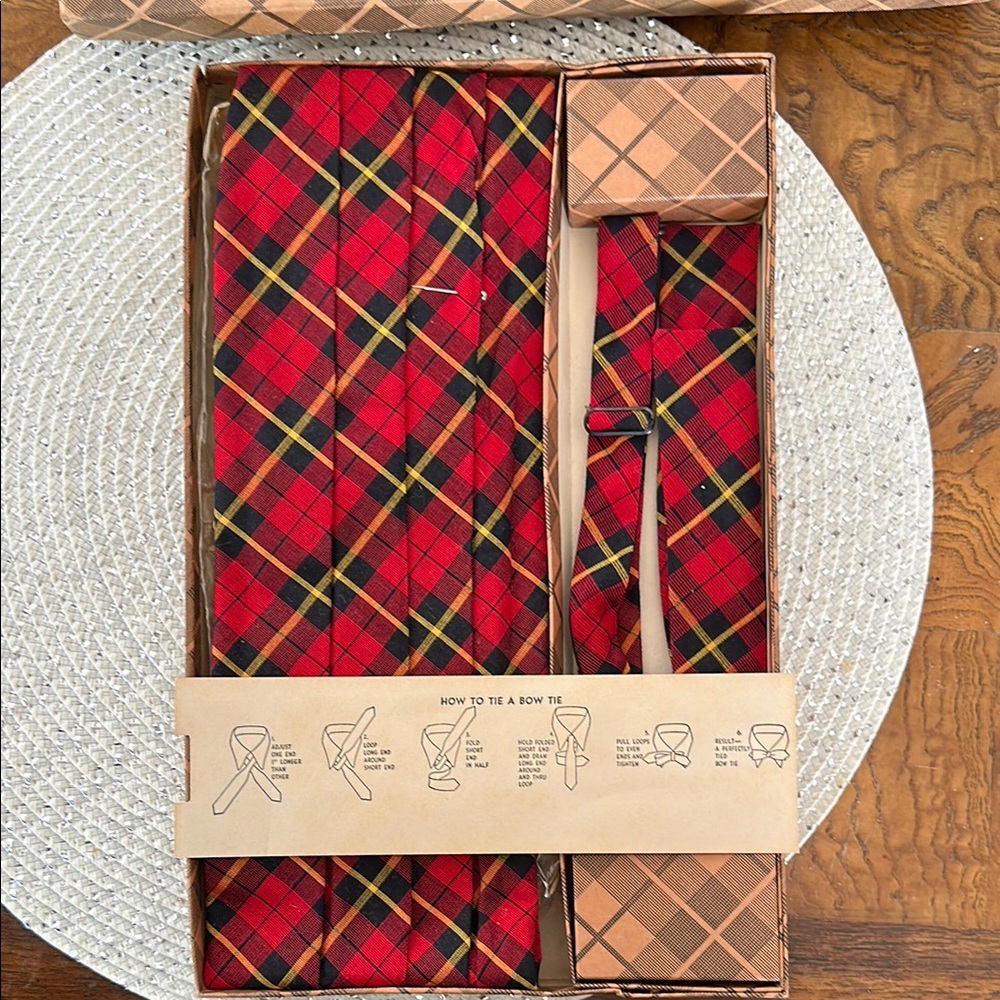 1940 Vintage Cummerbund and Tie Set - Cotton and Silk - size large